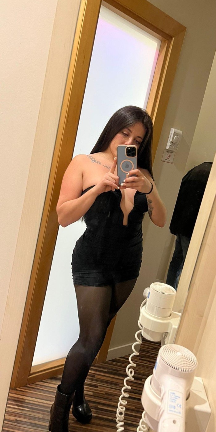 ATRATIVA Y ARDIENTE ESCORT DISPONIBLE EN VALENCIA