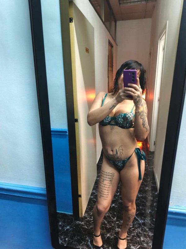 Valentina delgada cañera