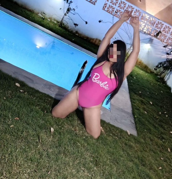 LATINA JUGUETONA Y FIESTERA