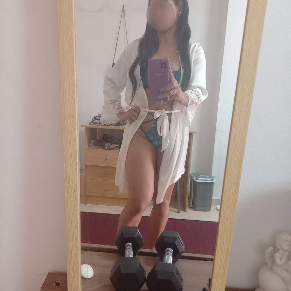 MORENA DISPUESTA A HACER QUE ME RECUERDES EN AZUQUECA