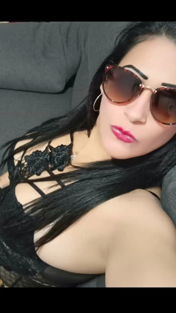 Michelle tu diosa curvas de infarto llámame