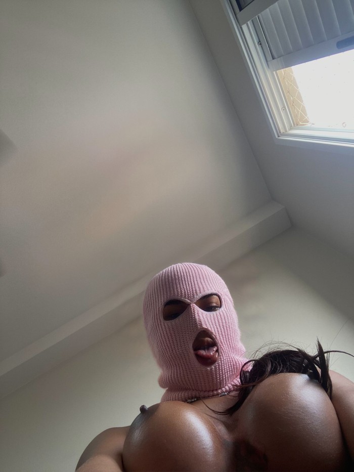 Dominatrix sin piedad,para buena fiesta disponible