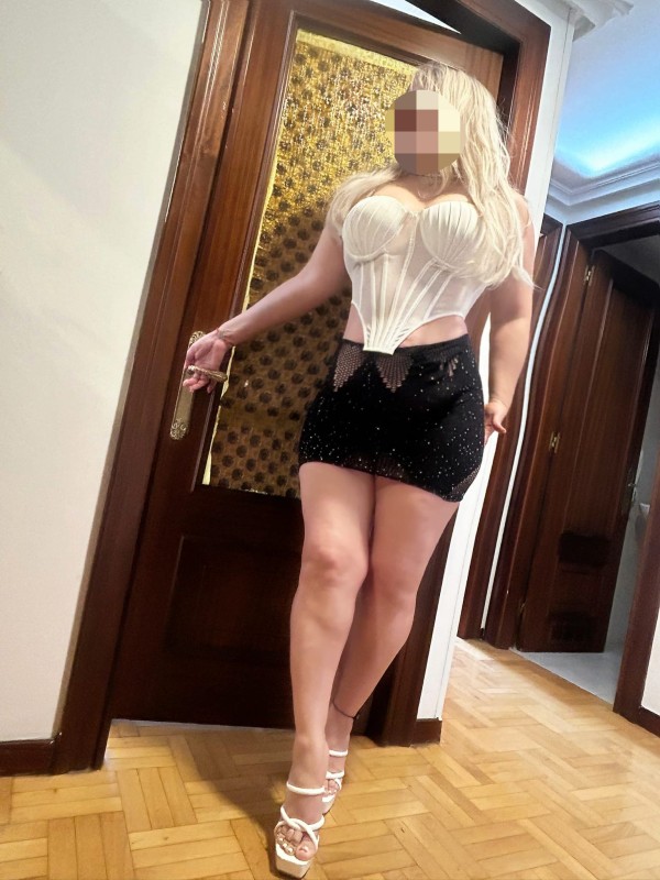 RUBIA SEXY MUY PUTITA Y EXTROVERTIDA