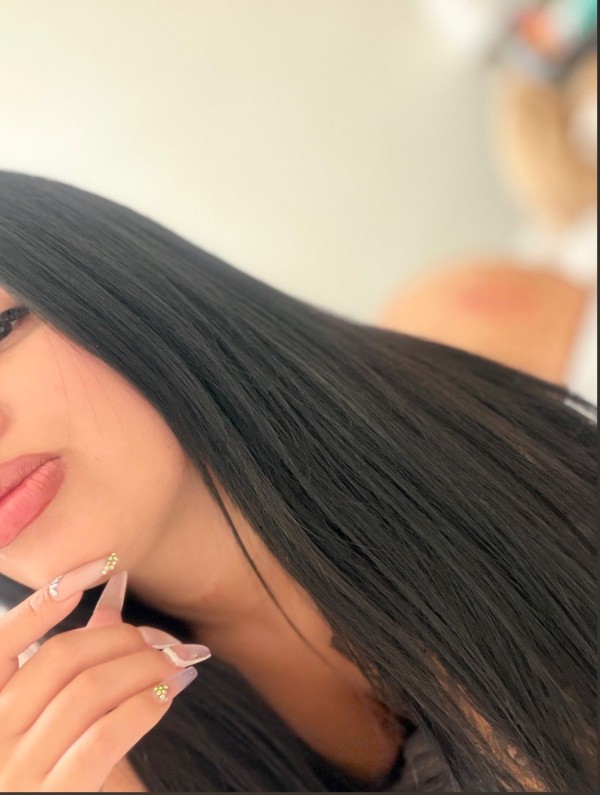 Mia 24 años ,fiestera, implicada latina