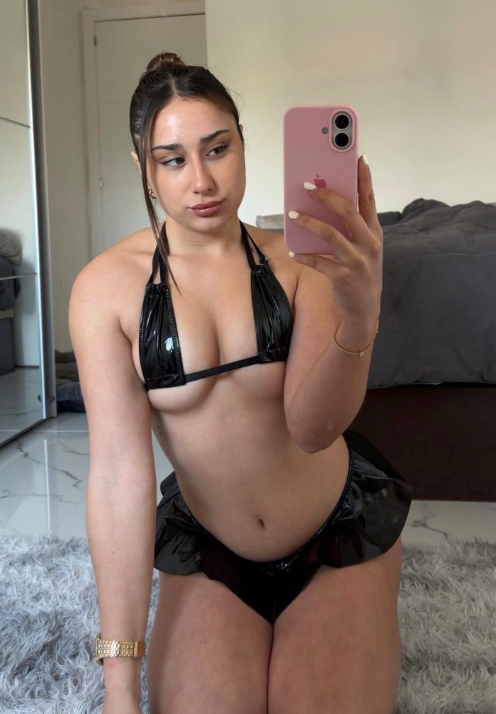 Bonita colombiana decidida y entregada