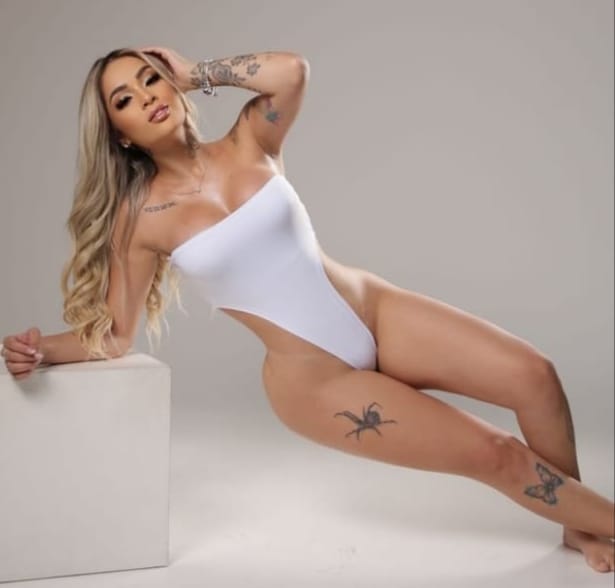 FUENGIROLA RUBIAZA SEXY COMPLETA FIESTERA Y GRIEGO