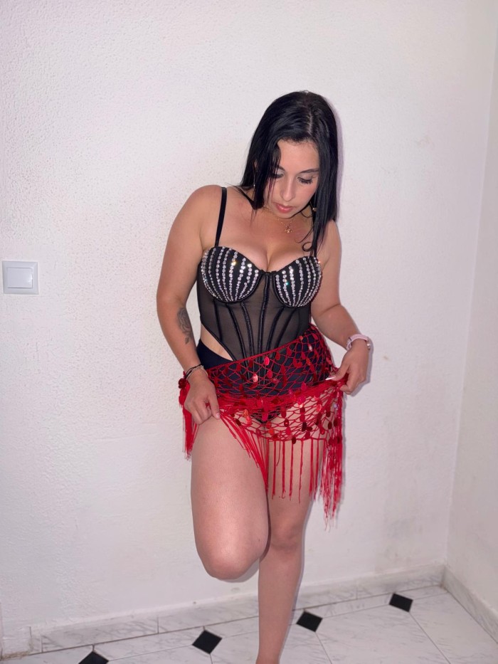 MUÑEQUITA MUY ATREVIDA Y CON MUCHO MORBO
