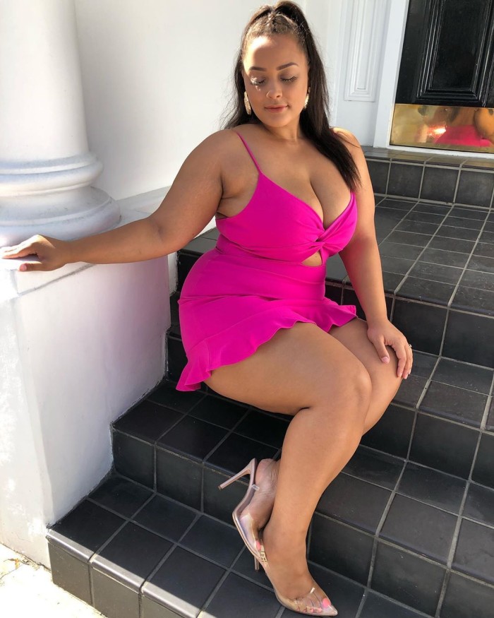 Mulatas super cachonda con buenas curvas multiorgá