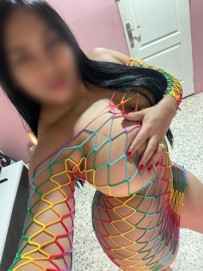 TETAS NATURALES, FIESTA Y RICAS CURVAS