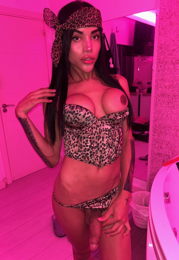 Tamy jovencita fémina trans culo preto y vergona