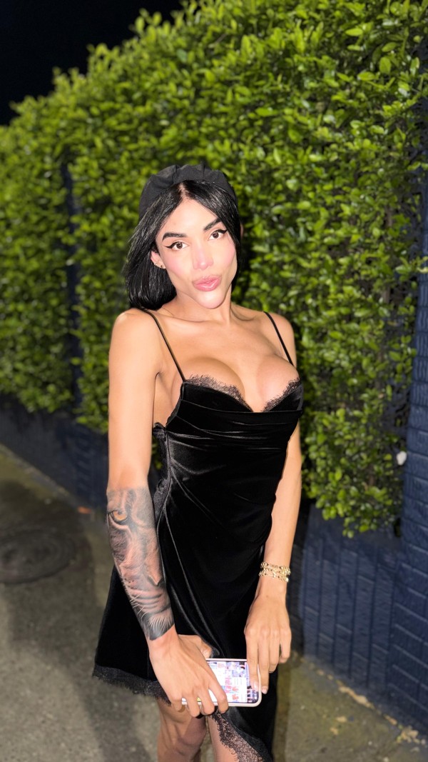 Tamy jovencita fémina trans culo preto y vergona