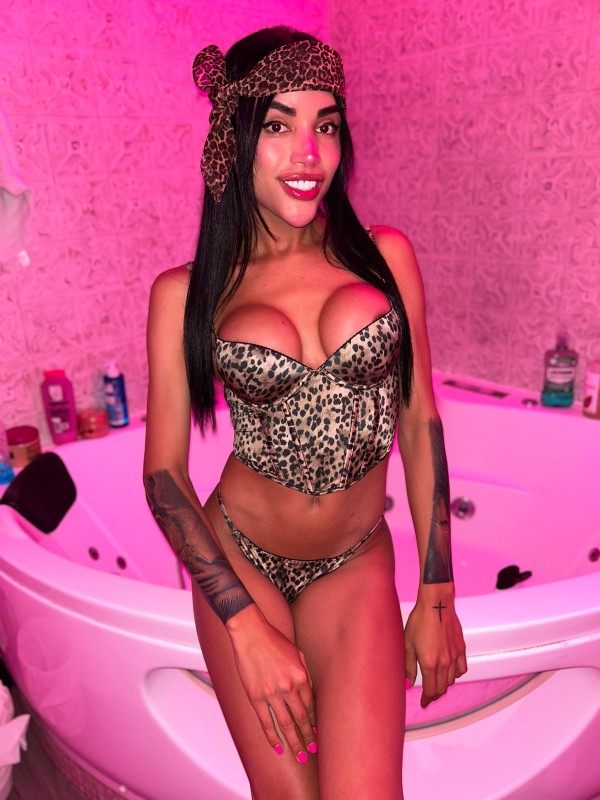 Tamy jovencita fémina trans culo preto y vergona