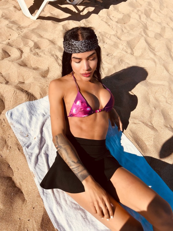 Tamy jovencita fémina trans culo preto y vergona