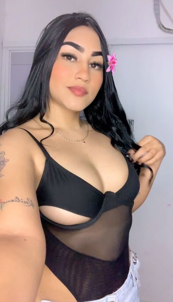 ISA, LATINA CACHONDA ATREVIDA NOVEDAD DE PASO POR