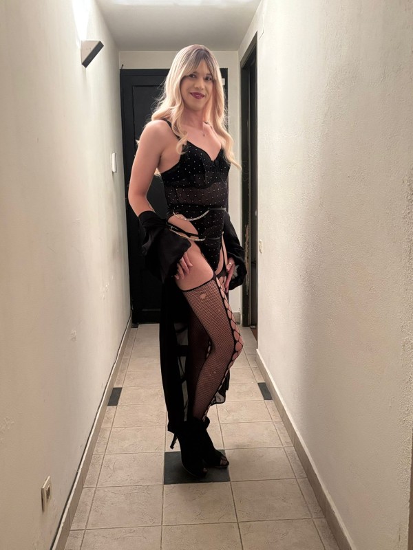 CHICA TRANS CD, MUY ATRACTIVA, MORBOSA Y FIESTERA EN BARCELONA