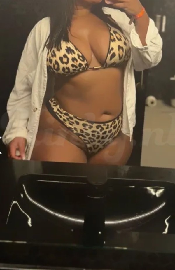 Cariñosa explosiva exótica morbosa garganta profunda folladora