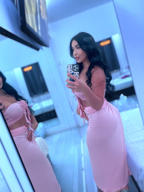 Colombiana con curvas y magnetismo ardiente