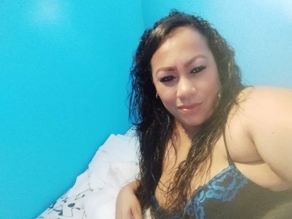 Valentina chica voluptuosa muy apasionada