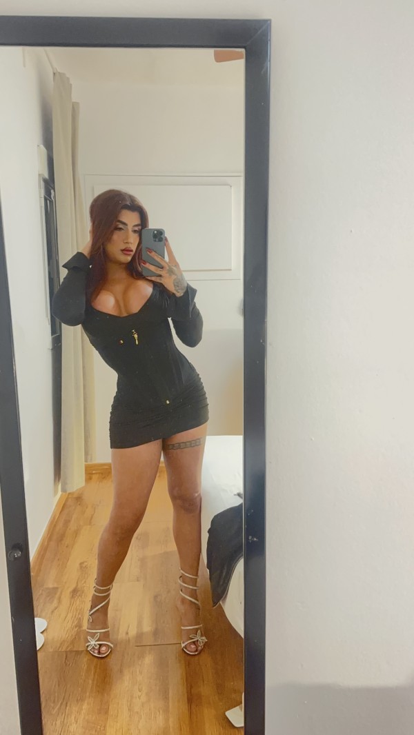 CHICA TRANS DOMINANTE FIRME Y SEDUCTORA