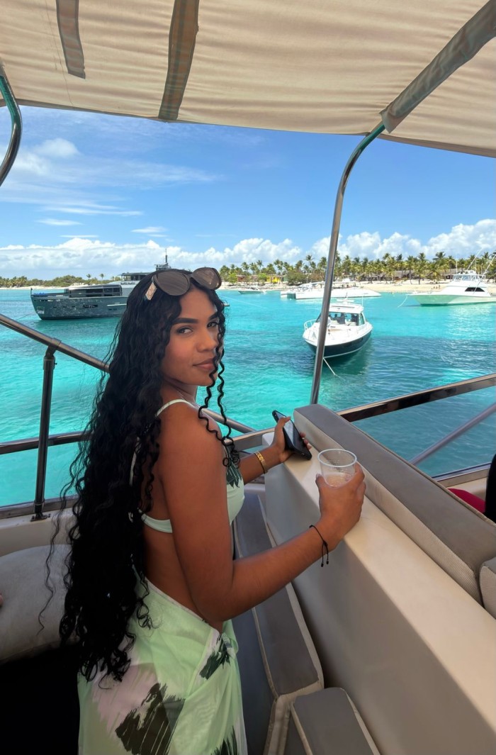 ANYE, 21 AÑITOS MORENA EXOTICA Y DELGADA DISPUESTA