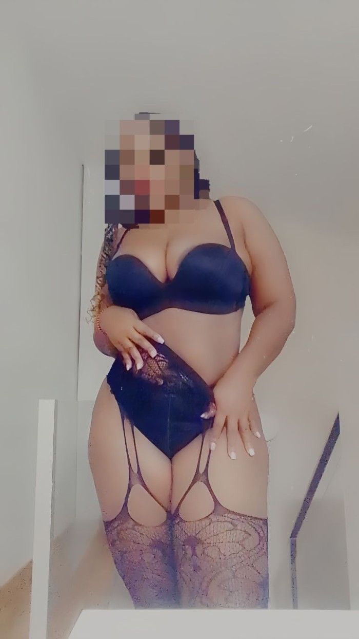 FIESTERA IMPLICADA CACHONDA DESEOSA DE PLACER