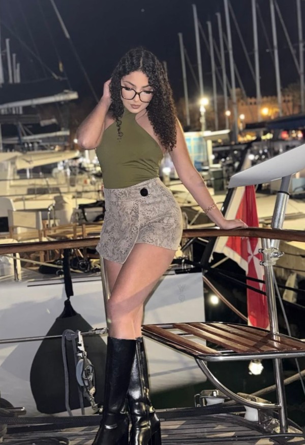 SOY ANNA 20 AÑOS LATINA MUY COMPLACIENTE
