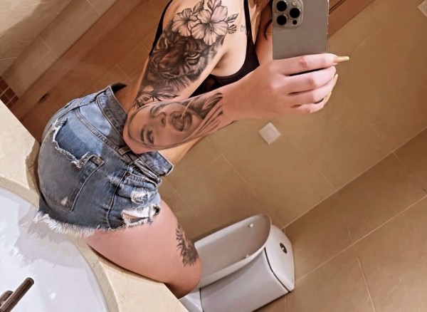 Jeka jovencita trans encantadora