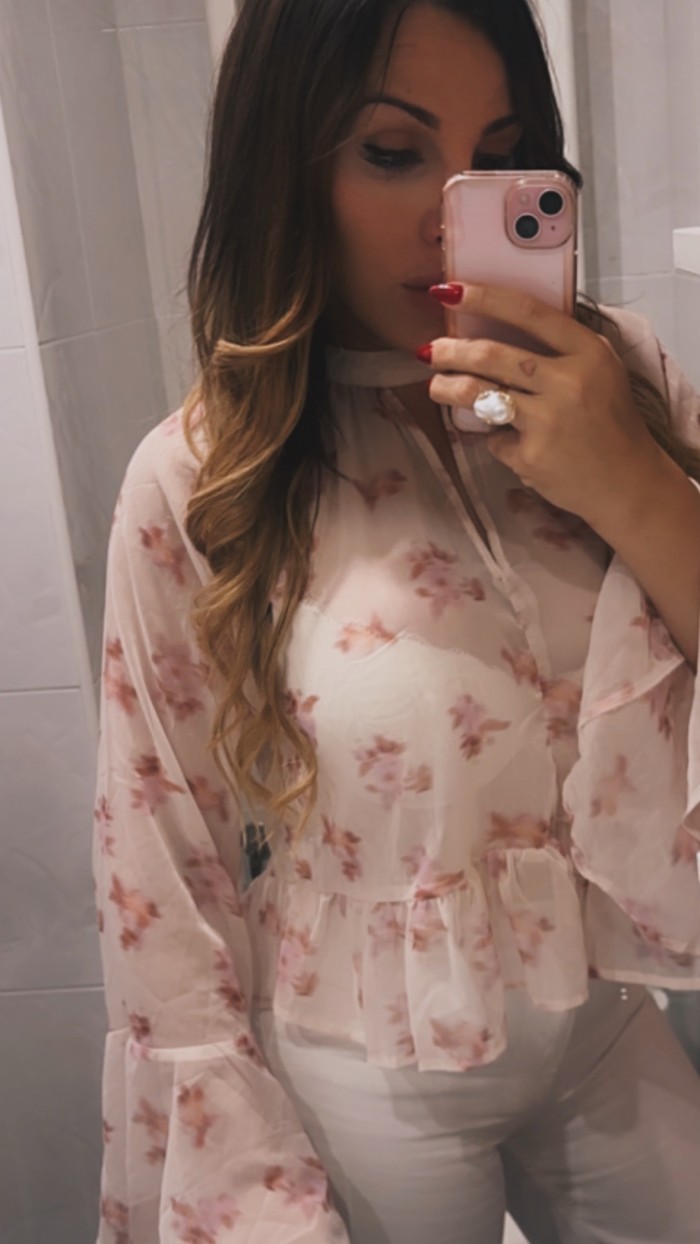 Chica Trans catalana super femenina operada i