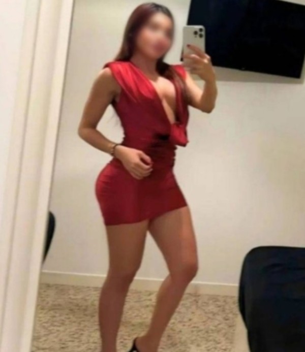 EXCLUSIVA CACHONDA FIESTERA DE CURVAS ÚNICAS PARA TU PALADAR NOVEDAD