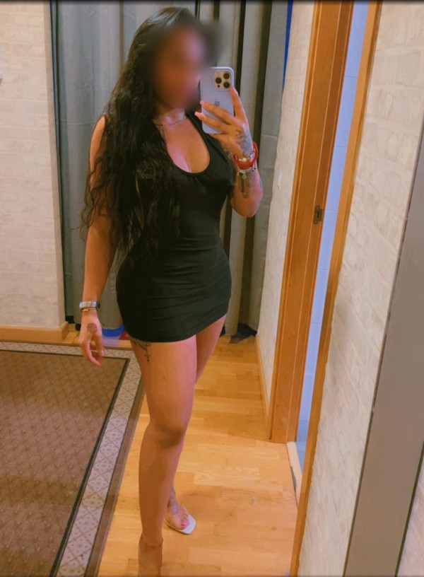 Sandy hermosa latina y muy fiestera