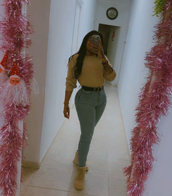 Sandy hermosa latina y muy fiestera