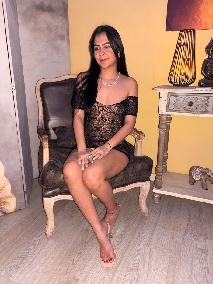 COMPLETA Y MUY IMPLICADA.