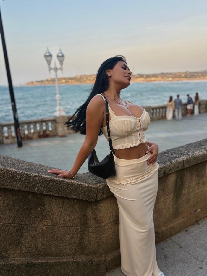 ESMERALDA, ANGELICAL Y DULCE COLOMBIANA