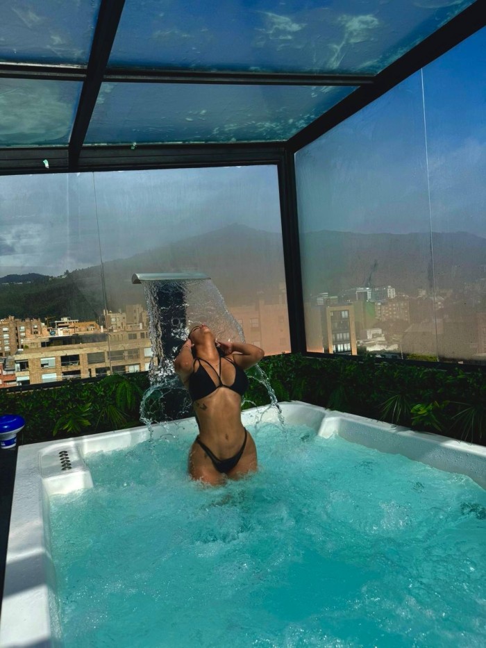 COLOMBIANA SEXY DE PASO POR TU CIUDAD