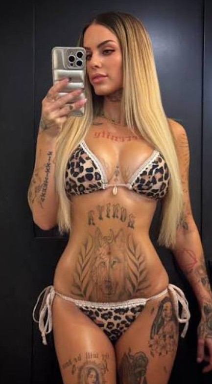 Espectacular rubia novedad