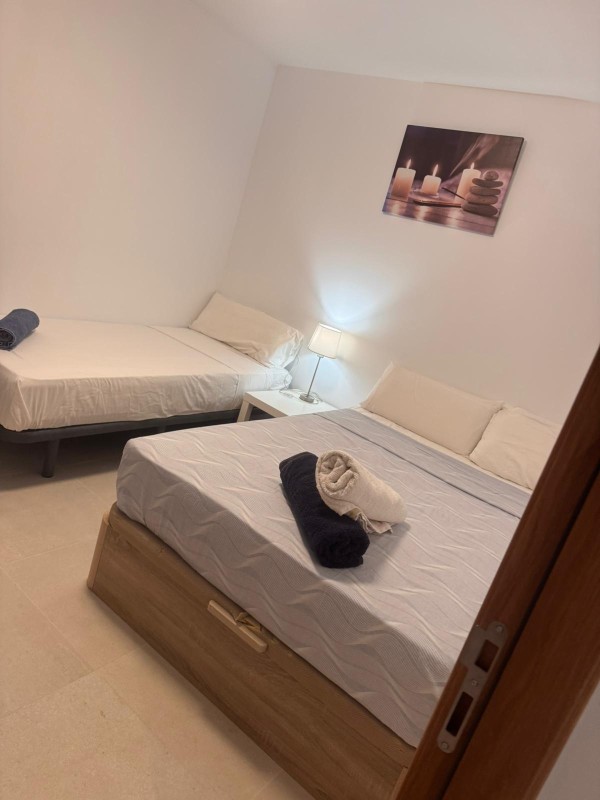 Plaza para CHICAS INDEPENDIENTES EN IBIZA – SAN ANTONIO!!!