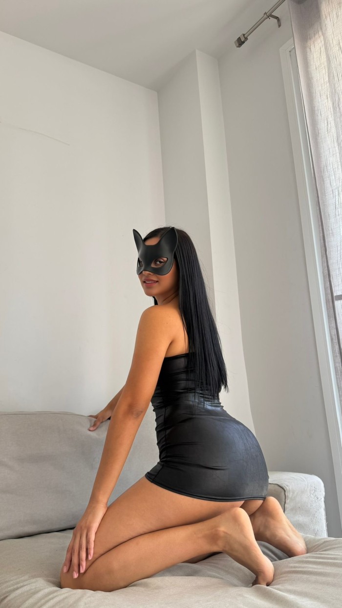 Jovencita fiestera ardiente y muy sexy