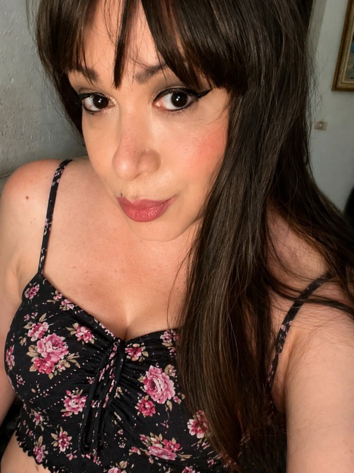 BUENOS MASAJES DISCRETOS CAMILLA BESO NEGRO