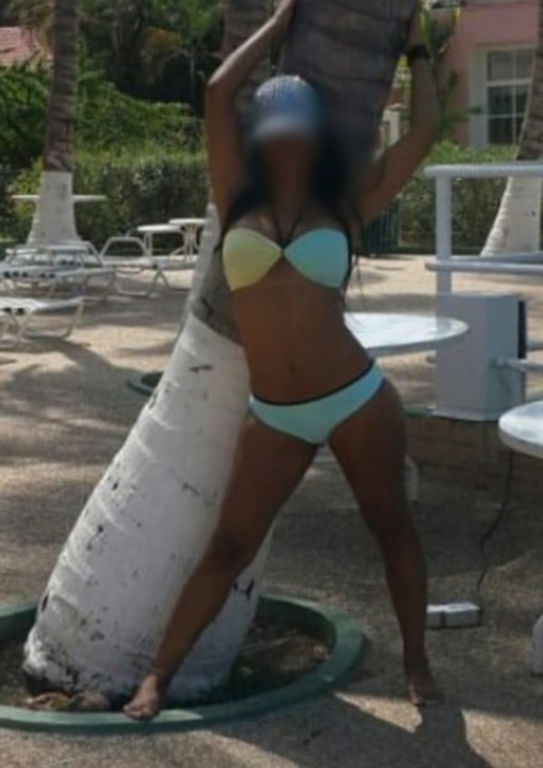 Morena divina delgadita morbosa y fiestera