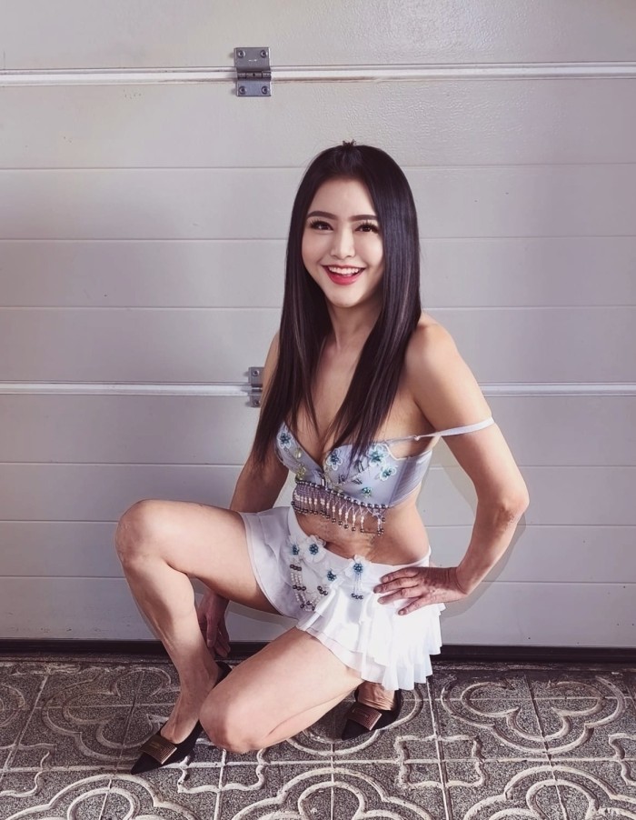 6 CHICAS CHINAS MUY NATURALES