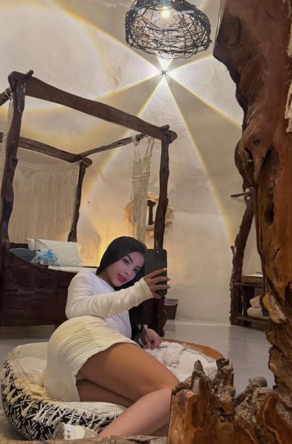 VEN A COMER MI COÑITO RICO  Y APRETADO