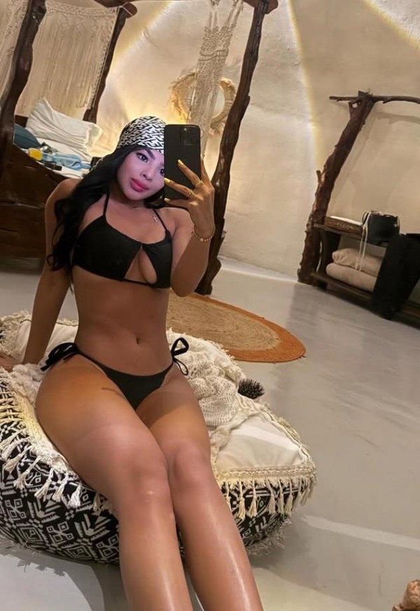 VEN A COMER MI COÑITO RICO Y APRETADO