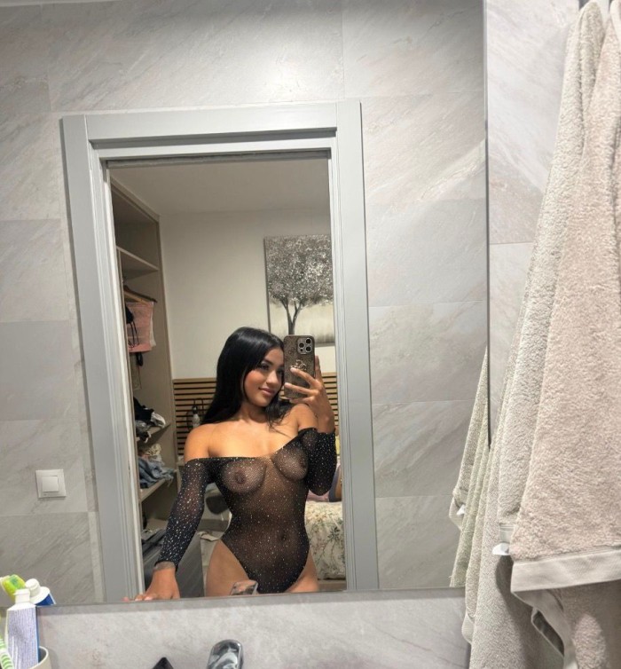 GUAPA Y ARDIENTE VENEZOLANA DE LUJO