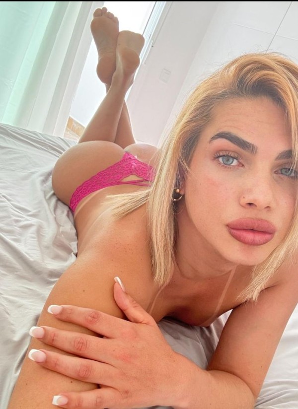RUBIA GUAPA SENSUAL CHICA TRANS.