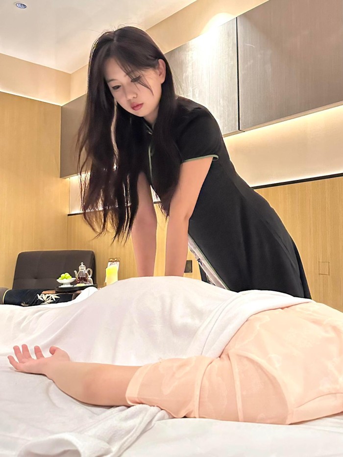 Jóvenes guapas, Masaje oriental profesion
