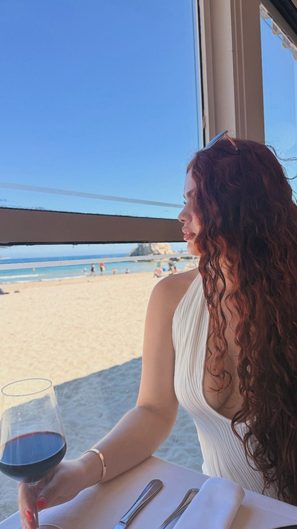 IRIS BRASILEÑA NUEVA EN BENIDORM, TRATO TOP