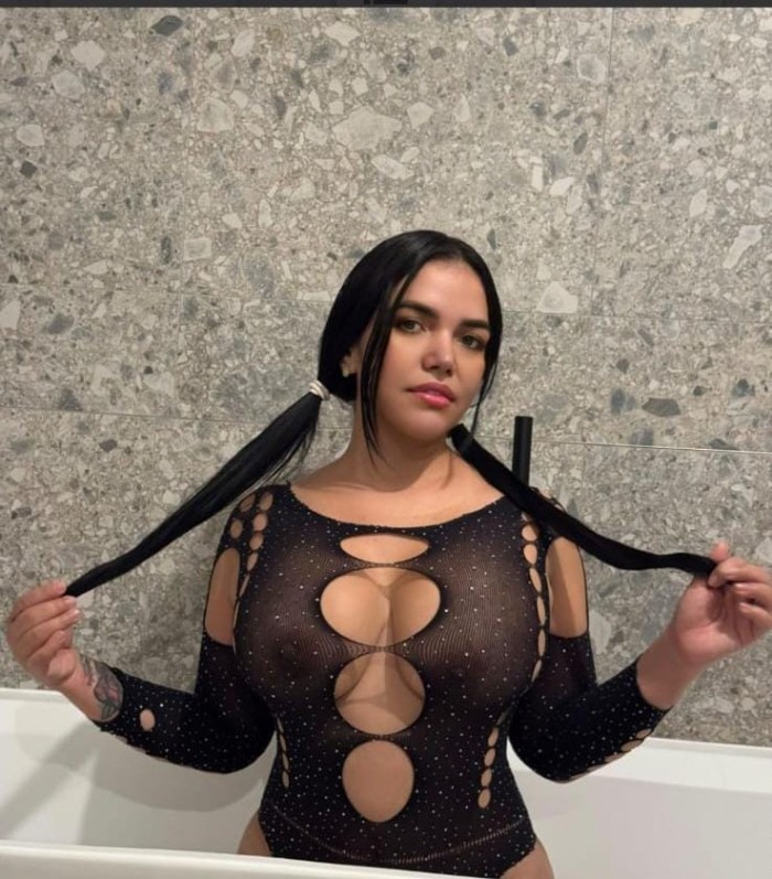 ARDIENTE Y EXHUBERANTE, LATINA EN COSLADA