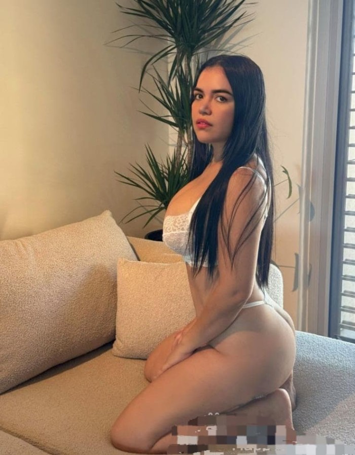 ARDIENTE Y EXHUBERANTE, LATINA EN COSLADA