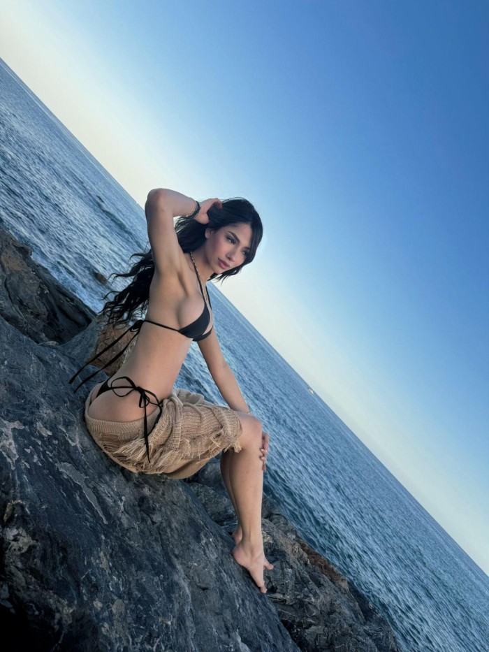 CALIENTE, FIESTERA Y MUY PROVOCADORA CHICA SEXY