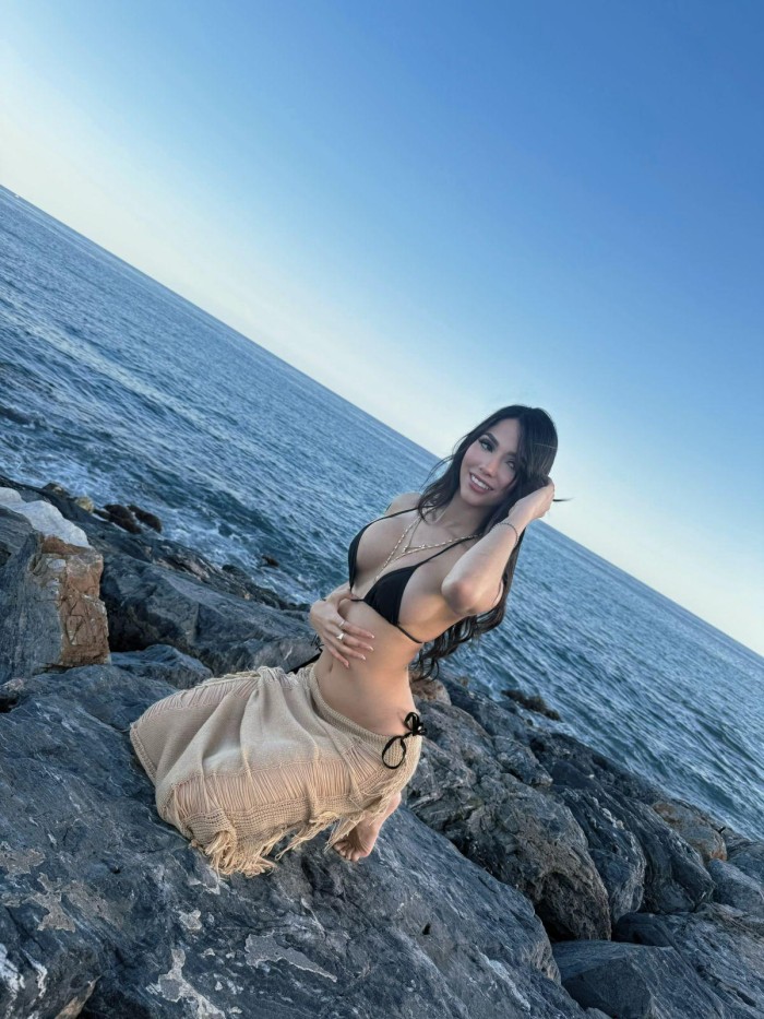 CALIENTE, FIESTERA Y MUY PROVOCADORA CHICA SEXY